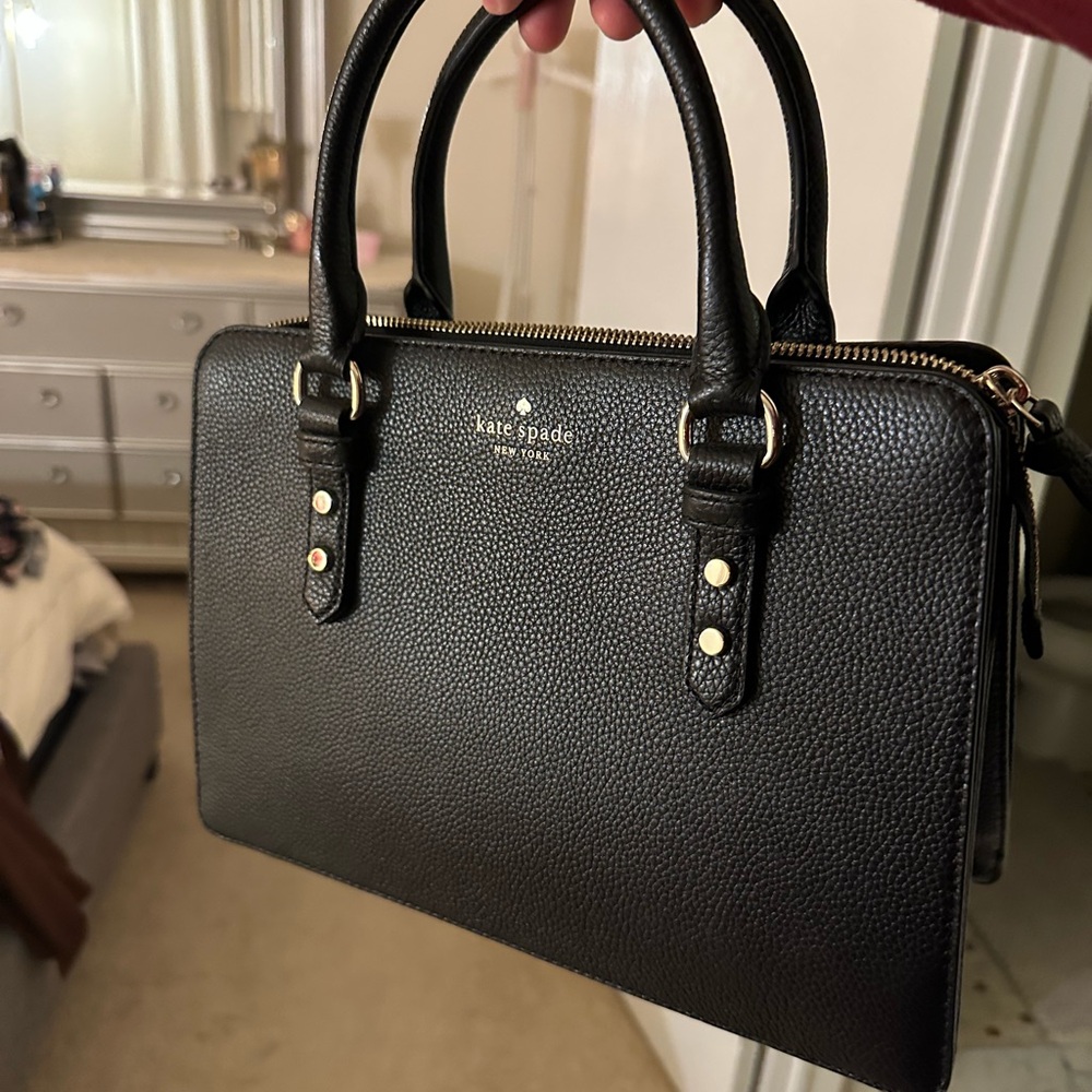 Kate spade black purse in perfect condition